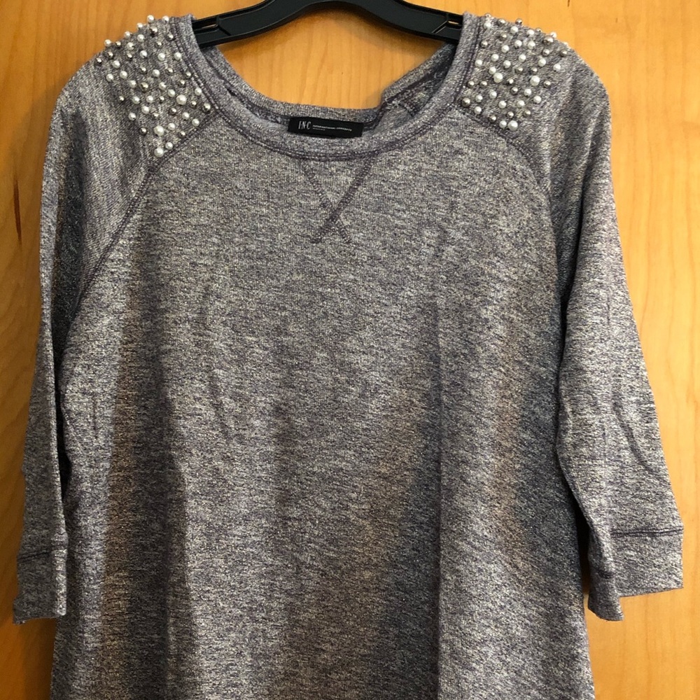 3/4 sleeve lightweight sweater. MAKE ME AN OFFER!!